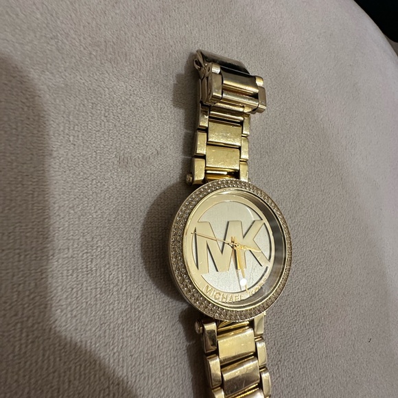 Michael Kors Parker MK5865 Women Rose Gold Analog Dial Quartz Wrist Watch NUL39